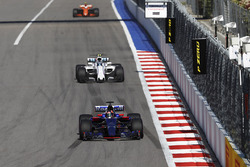 Даниил Квят, Scuderia Toro Rosso STR12, Лэнс Стролл, Williams FW40, Стоффель Вандорн, McLaren MCL32