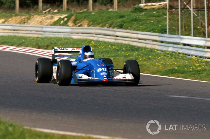 Michael Schumacher prueba el Ligier JS39B Renault para evaluar el motor Renault V10  (1994)