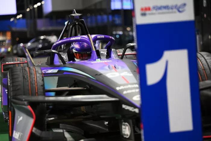 Pascal Wehrlein, Porsche Formula E Team, in parc ferme