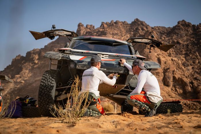 #219 ダチア・サンドライダーズ ダチア：セバスチャン・ローブ、エドゥアール・ブーランジェ