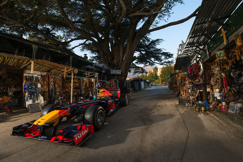 Carlos Sainz Jr. conduce su Red Bull RB7 en Cedars of God Forest, Líbano