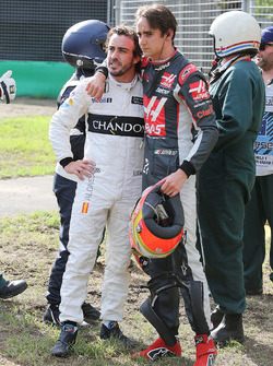 Fernando Alonso, McLaren with Esteban Gutierrez, Haas F1 Team after their race stopping crash