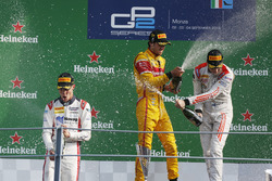Подіум: Антоніо Джовінацці, PREMA Racing, Раффаеле Марчелло, RUSSIAN TIME та Густав Малья, Rapax