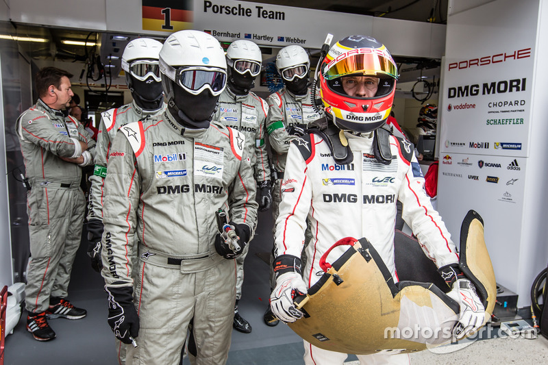 #1 Porsche Team: Timo Bernhard
