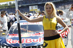 Gridgirl für Marco Wittmann, BMW Team RMG, BMW M4 DTM