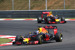 Daniel Ricciardo, Red Bull Racing, RB12, vor Max Verstappen, Red Bull Racing, RB12