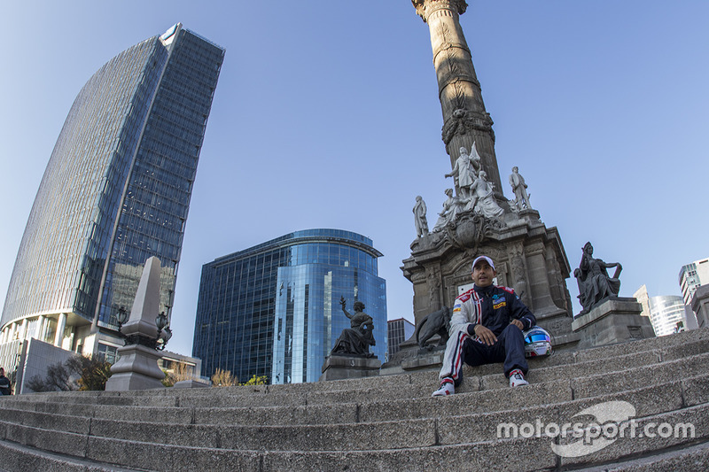 Salvador Durán, Team Aguri en el Ángel de la Independencia en la Ciudad de México