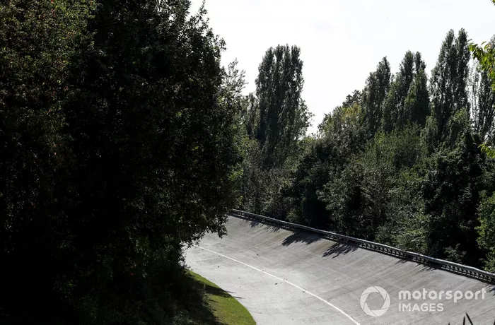 La bancada (curva peraltada) del viejo Monza