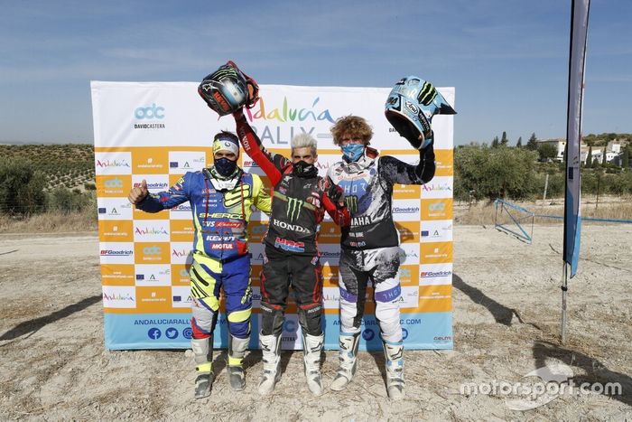 Podio final: Kevin Benavides, Honda HRC; Adrien Van Beveren, Yamaha; Lorenzo Santolino, Sherco TVS