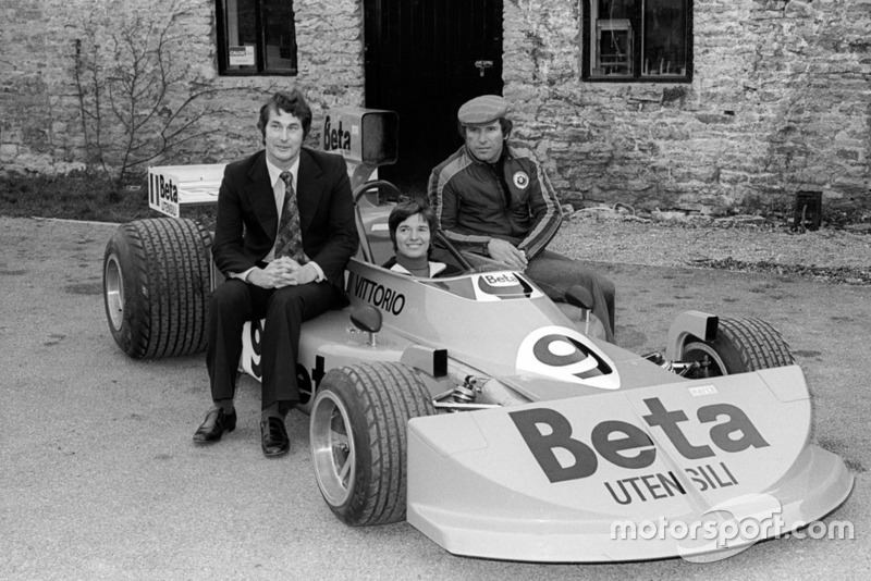 Lella Lombardi, Vittorio Brambilla et Robin Herd avec la March 761