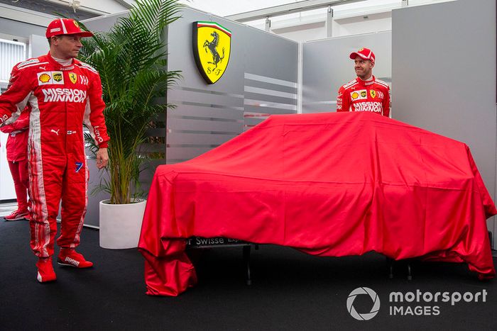 Kimi Raikkonen, Ferrari y Sebastian Vettel, Ferrari revelan la nueva decoración de Ferrari