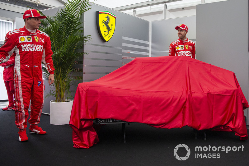 Кімі Райкконен, Ferrari та Себастьян Феттель, Ferrari, представляють нову ліврею Ferrari