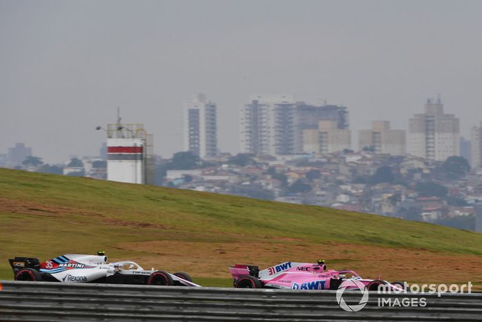Esteban Ocon, Racing Point Force India VJM11 y Sergey Sirotkin, Williams FW41 