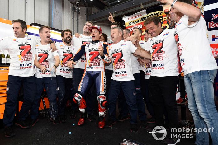 Marc Marquez, Repsol Honda Team celebra con su equipo