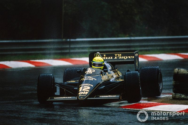 LOTUS F1チームジャケット ブラック ゴールド F1新車ギャラリー｜元祖”ブラック＆ゴールド”はコレ！ JSP