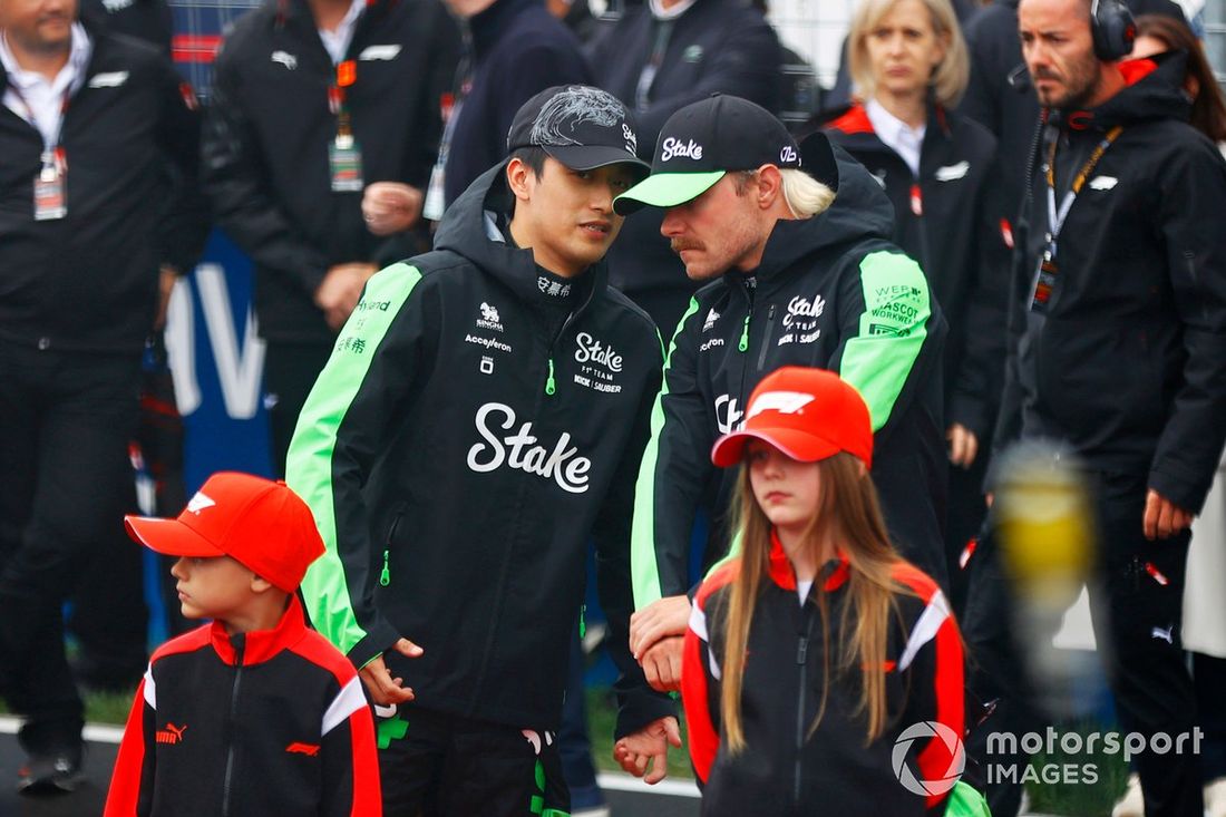 Zhou Guanyu, Stake F1 Team Kick Sauber, Valtteri Bottas, Stake F1 Team Kick Sauber, na starcie 