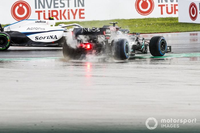 Nicholas Latifi, Williams FW43 pasa a Valtteri Bottas, Mercedes F1 W11 