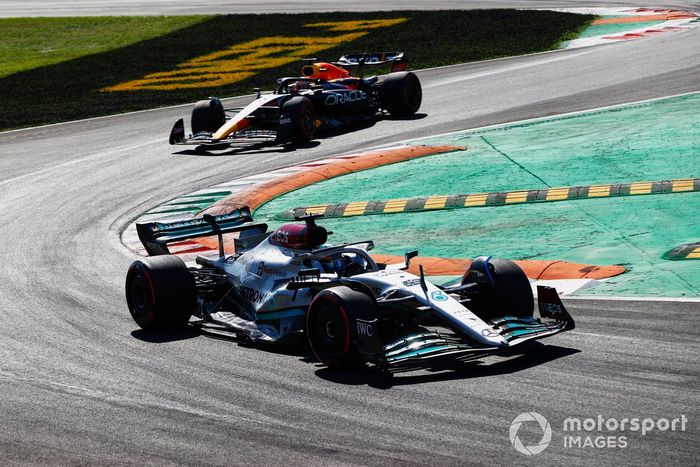 George Russell, Mercedes W13, Max Verstappen, Red Bull Racing RB18, Daniel Ricciardo, McLaren MCL36