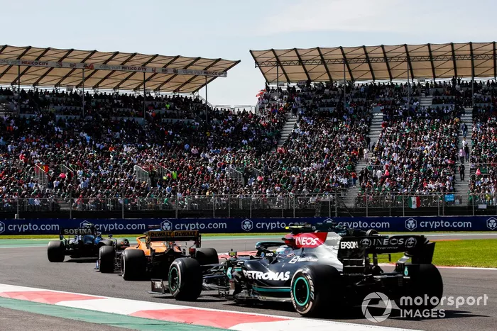 Nicholas Latifi, Williams FW43B, Daniel Ricciardo, McLaren MCL35M, Valtteri Bottas, Mercedes W12