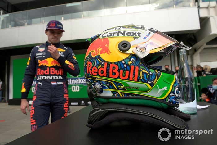 Segundo puesto Max Verstappen, Red Bull Racing, en el Parc Ferme tras la clasificación