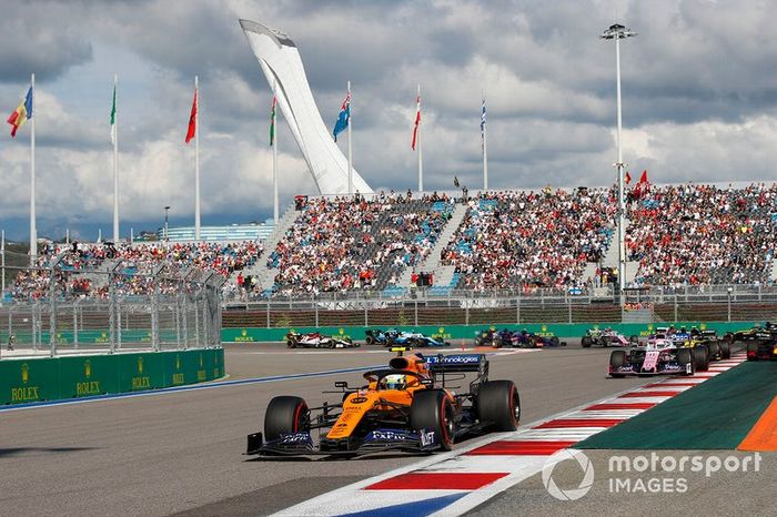 Lando Norris, McLaren MCL34, Sergio Perez, Racing Point RP19, Max Verstappen, Red Bull Racing RB15, Nico Hulkenberg, Renault F1 Team R.S. 19, Antonio Giovinazzi, Alfa Romeo Racing C38, Romain Grosjean, Haas F1 Team VF-19 y Daniel Ricciardo, Renault F1 Team R.S.19