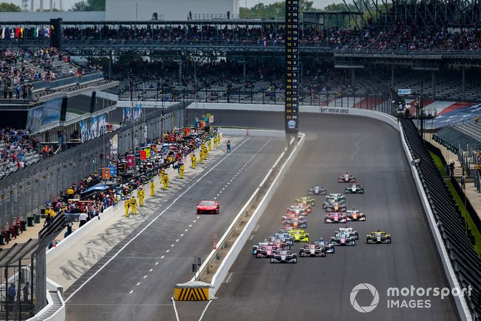 Arrancada, Romain Grosjean, Dale Coyne Racing with RWR Honda, Jack Harvey, Meyer Shank Racing Honda, Josef Newgarden, Team Penske Chevrolet, Alex Palou, Chip Ganassi Racing Honda, Simon Pagenaud, Team Penske Chevrolet, Dalton Kellett, A.J. Foyt Enterprises Chevrolet