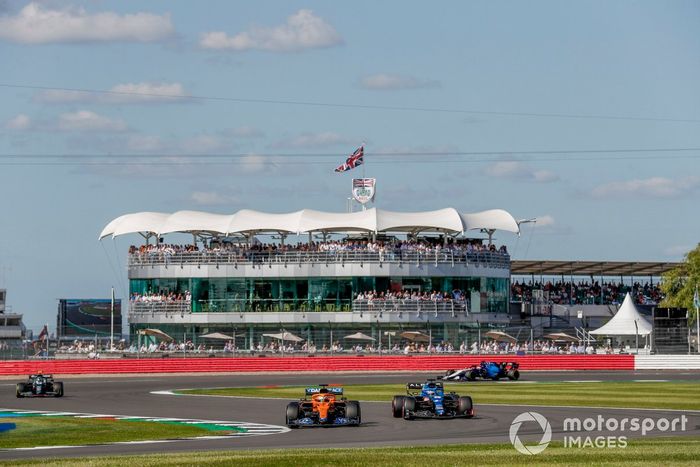 Daniel Ricciardo, McLaren MCL35M, Fernando Alonso, Alpine A521