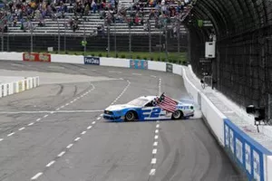 Race Winner Brad Keselowski, Team Penske, Ford Mustang Reese/DrawTite