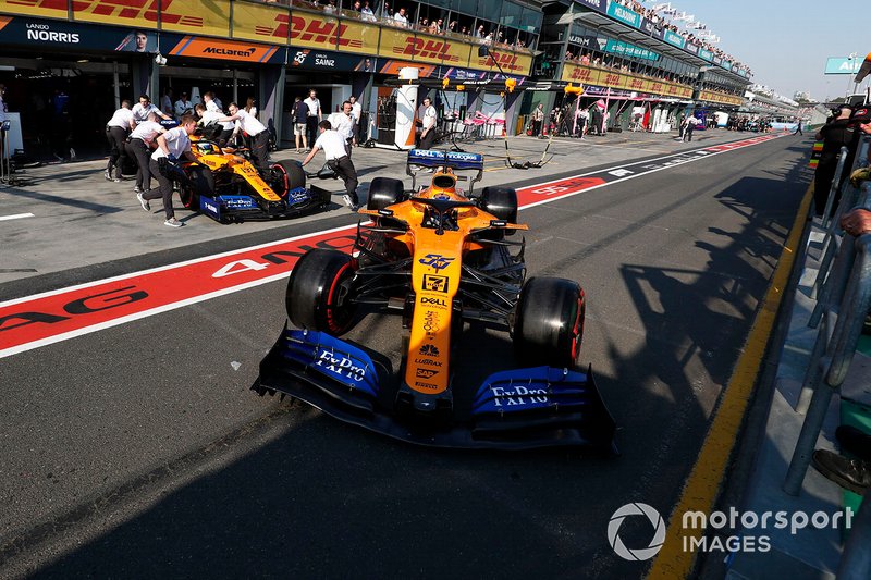 Lando Norris, McLaren MCL34, Carlos Sainz Jr., McLaren MCL34