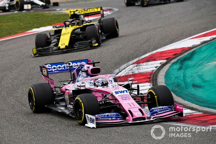 Sergio Perez, Racing Point RP19, y Nico Hulkenberg, Renault F1 Team R.S. 19