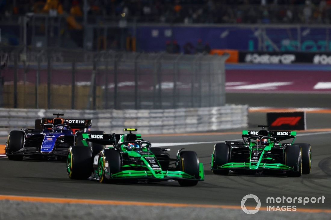 Zhou Guanyu, KICK Sauber C44, Valtteri Bottas, KICK Sauber C44, Alex Albon, Williams FW46 