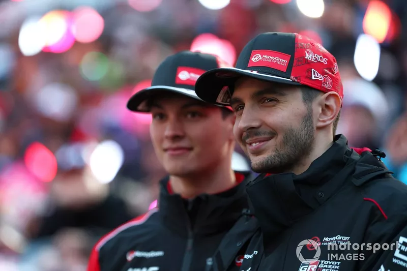Esteban Ocon, Haas F1 Team, Oliver Bearman, Haas F1 Team