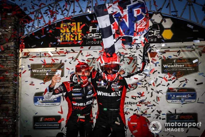 Il vincitore #31 Whelen Engineering Racing Cadillac DPi, DPi: Pipo Derani, Felipe Nasr, sul podio