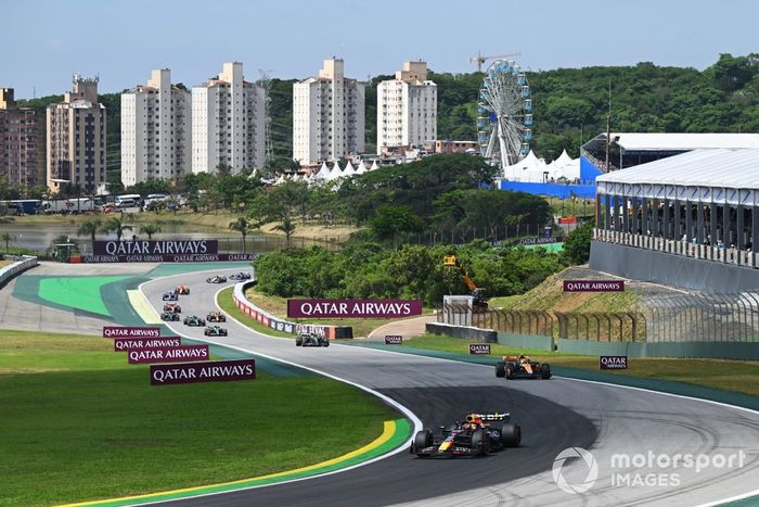 Max Verstappen, Red Bull Racing RB19, Lando Norris, McLaren MCL60, Lewis Hamilton, Mercedes F1 W14