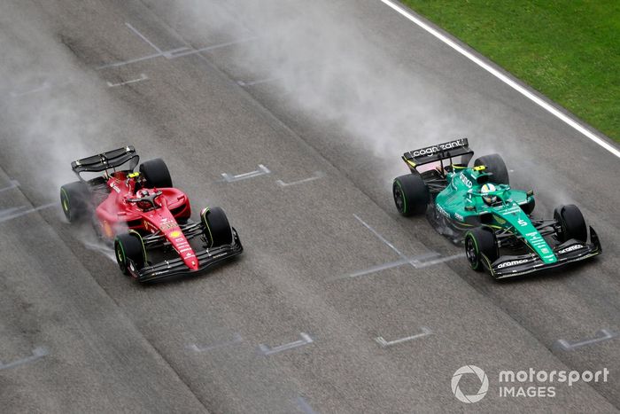 Sebastian Vettel, Aston Martin AMR22, Carlos Sainz Jr., Ferrari F1-75