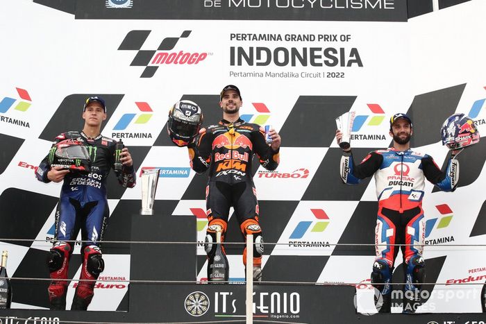 Podio: el ganador Miguel Oliveira, Red Bull KTM Factory Racing, segundo Fabio Quartararo, Yamaha Factory Racing, tercero Johann Zarco, Pramac Racing