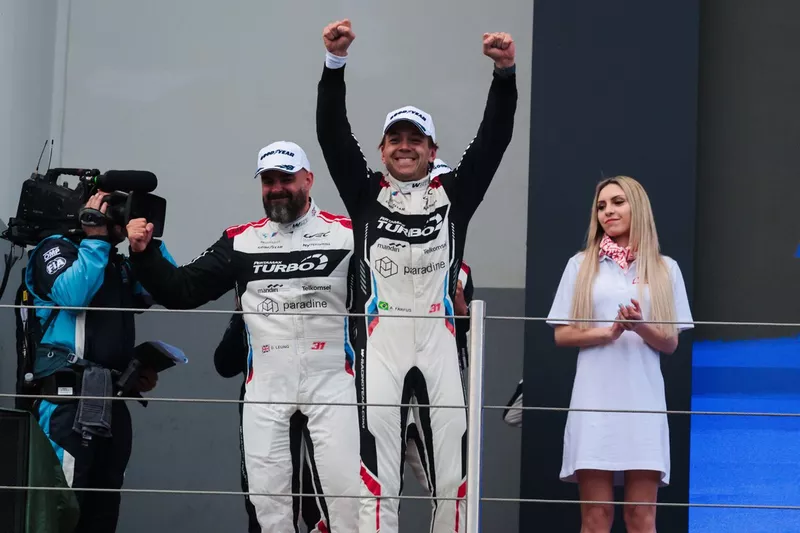 Podio GT: #31 Team WRT BMW M4 LMGT3: Darren Leung, Sean Gelael, Augusto Farfus