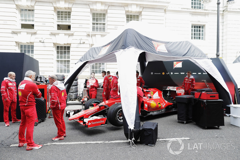 Ferrari готовится к заездам