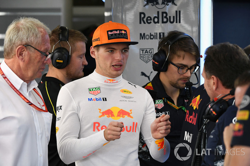 Dr Helmut Marko, consultor de Red Bull Motorsport, Max Verstappen, Red Bull Racing y Christian Horner, Red Bull Racing Team Principal