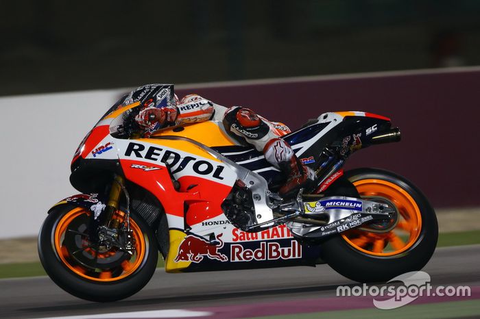 Marc Márquez con la Honda RC213V del equipo oficial en Qatar