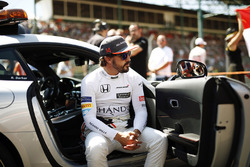 Fernando Alonso, McLaren, im FIA Safety-Car