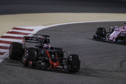 Romain Grosjean, Haas F1 Team VF-17, Esteban Ocon, Force India VJM10