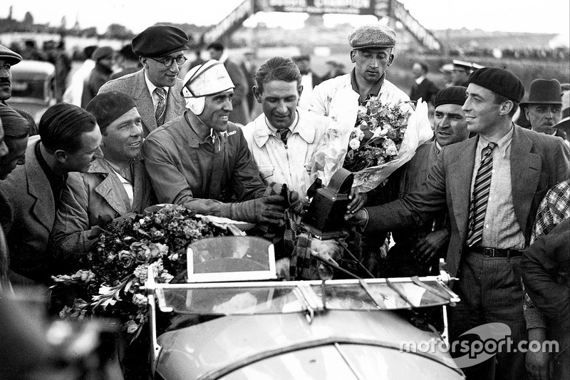 Race winners Tazio Nuvolari, Raymond Sommer, Alfa Romeo 8C