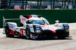 #8 Toyota Gazoo Racing Toyota TS050 Hybrid: Anthony Davidson, Nicolas Lapierre, Kazuki Nakajima
