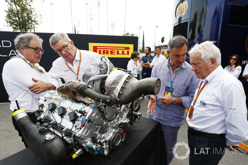 Didier Perrin, Ross Brawn and Charlie Whiting with the new F2 engine