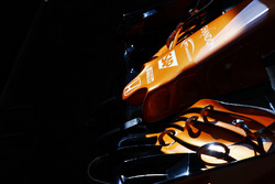 Переднее антикрыло и носовой обтекатель McLaren MCL32