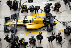 Jolyon Palmer, Renault Sport F1 Team RE16 pit stop