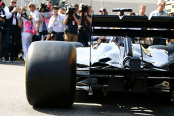 Pirelli zeigt eine Designstudie für ein Formel-1-Auto 2017 mit neuen Reifen