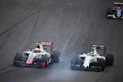 Esteban Gutiérrez, Haas F1 Team VF-16 y Felipe Massa, Williams FW38 al inicio de la carrera