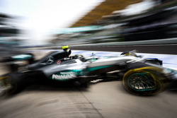 Nico Rosberg, Mercedes AMG F1 W07 Hybrid lascia il box